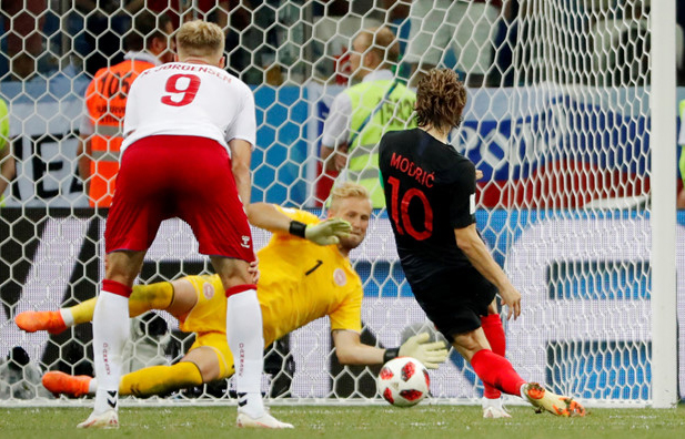 Thắng Đan Mạch trên loạt 11m, Croatia gặp Nga tại tứ kết